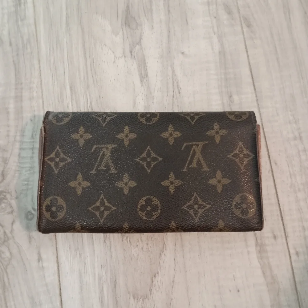 Louis Vuitton Monogram Sarah Long Wallet